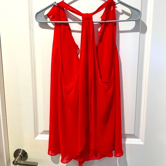 Beautiful blouse for a perfect day at the beach or a casual lunch. - Picture 2 of 2